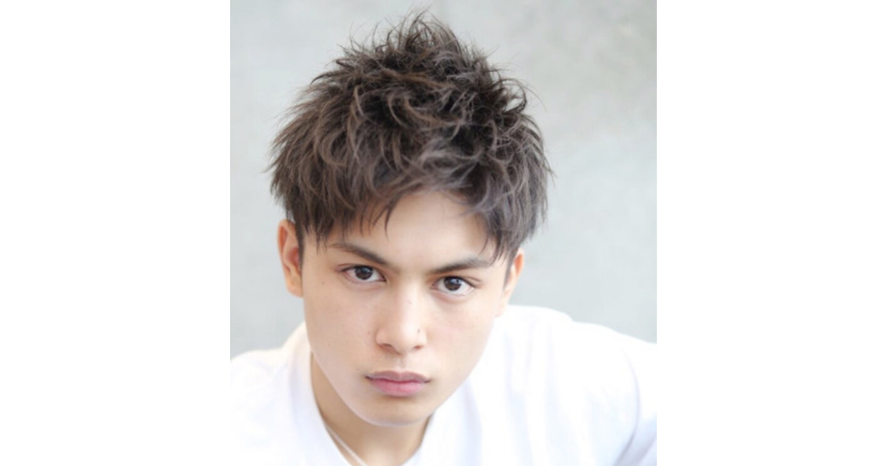 丸顔でも垢抜ける!メンズに似合う髪型と小顔に見せるコツを美容理論で解説