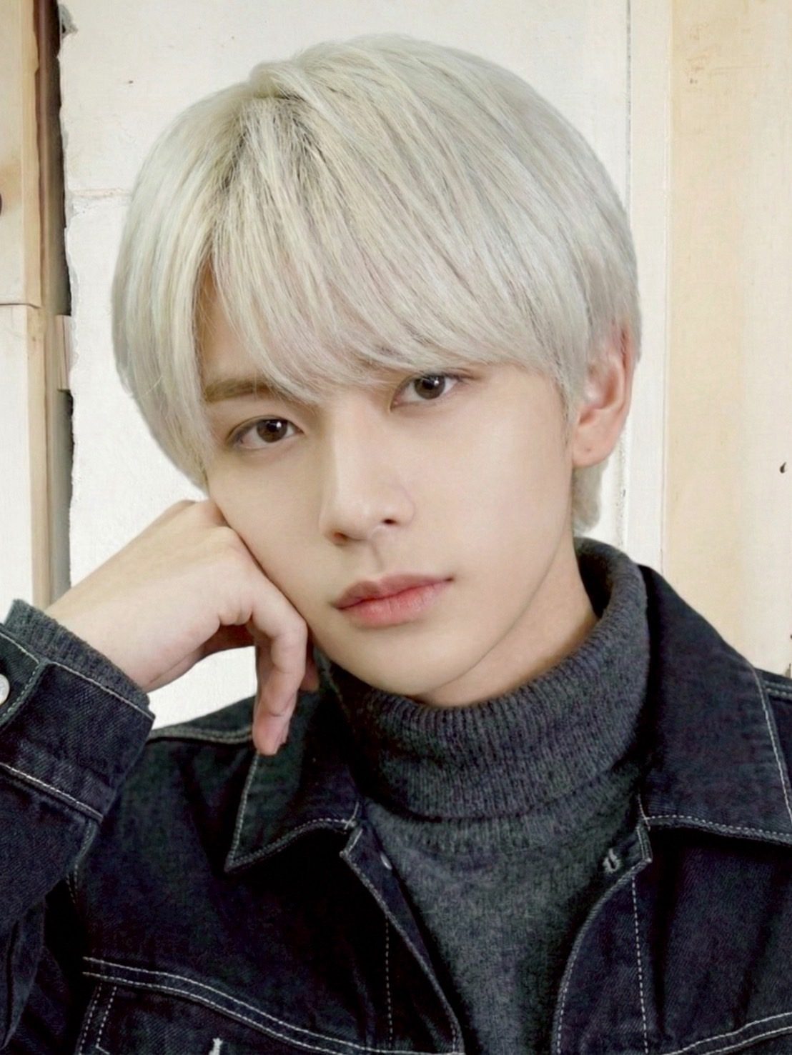 【メンズ】ホワイトヘアカラーを失敗せず再現する3つのコツ｜理想の白髪へ