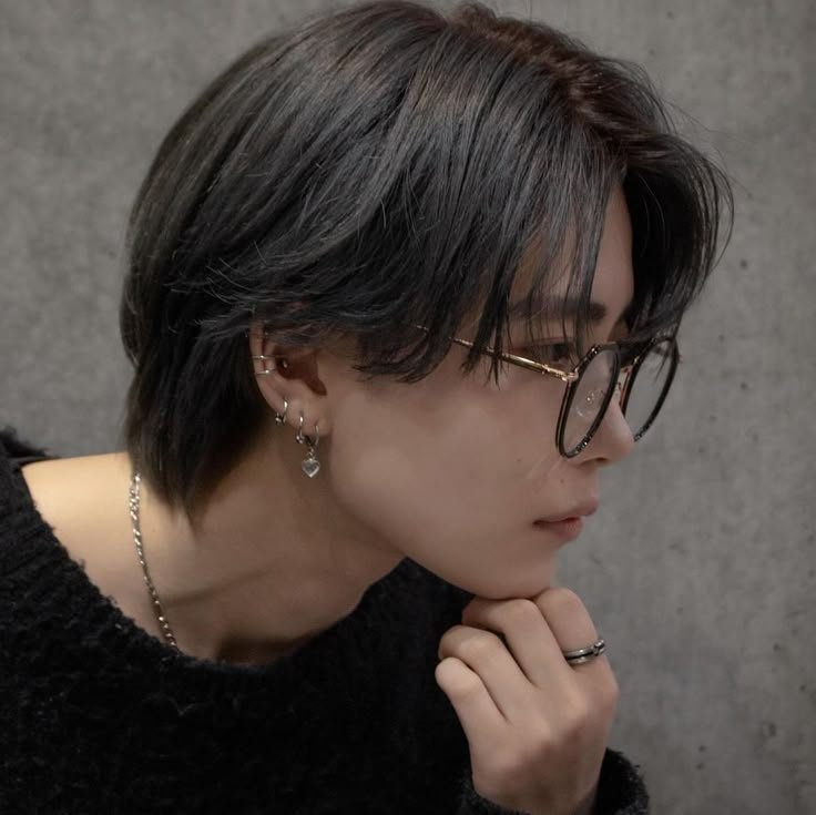 センターパート（スリーク）で大人っぽく決める