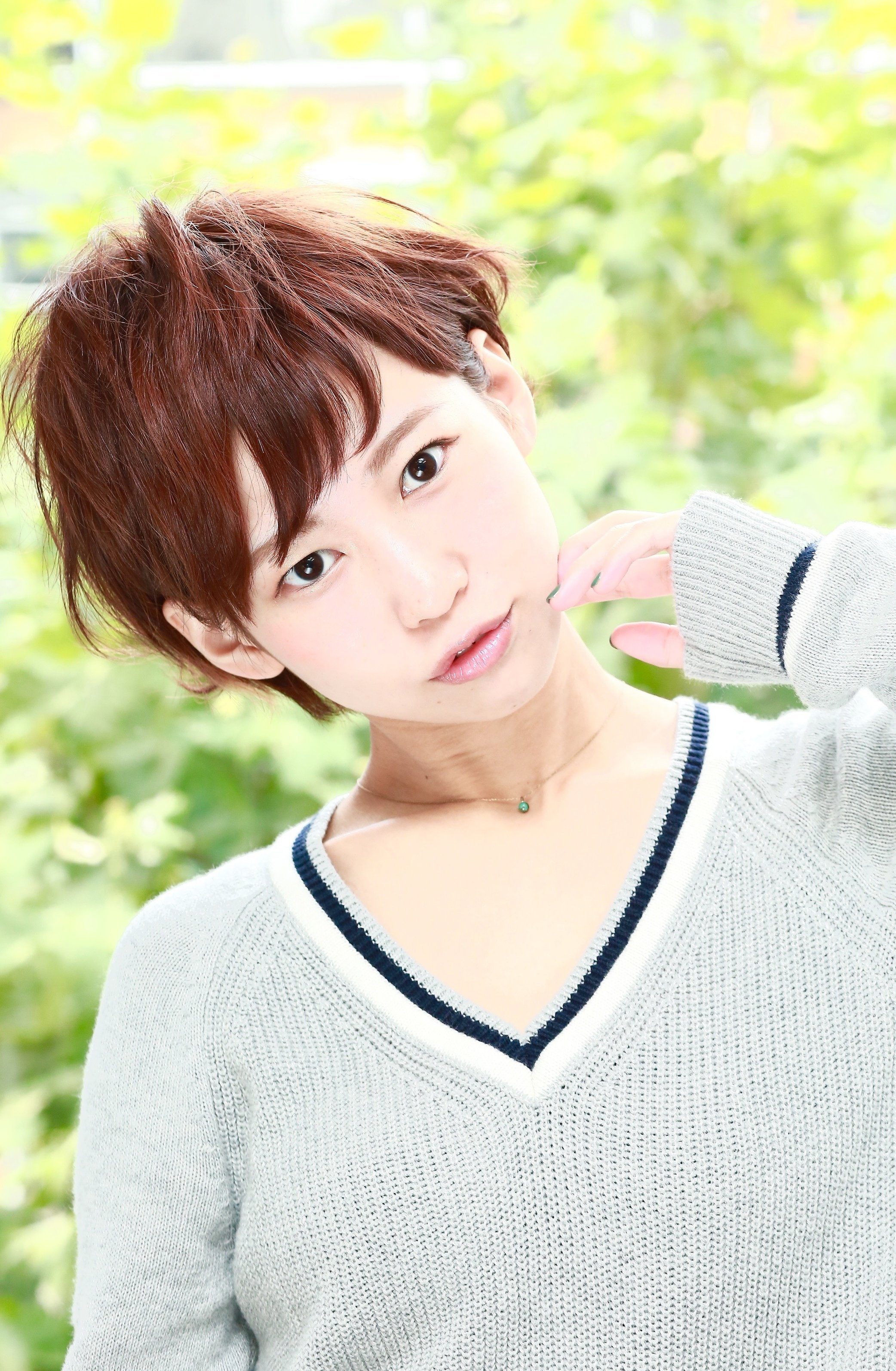 ⑥斜め前髪（ナナメバング）：やわらかい雰囲気に