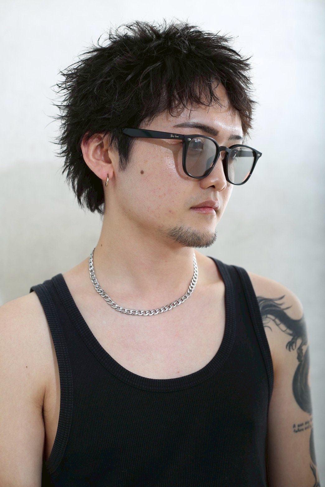 ツーブロック×スパイキーショートでキリッと男らしく